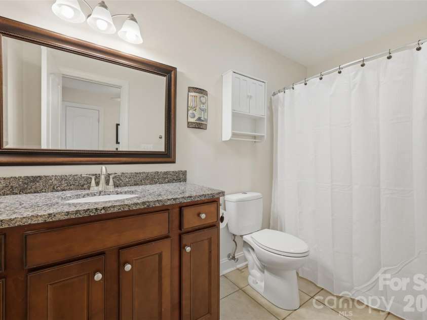 1197 Waterford Drive, Hickory, NC 28602.  MLS# CAR4386595, YatesRealty ID 26738. 