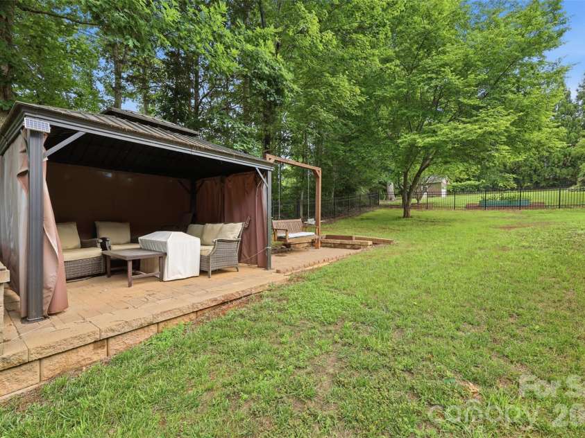 1197 Waterford Drive, Hickory, NC 28602.  MLS# CAR4386595, YatesRealty ID 26738. 