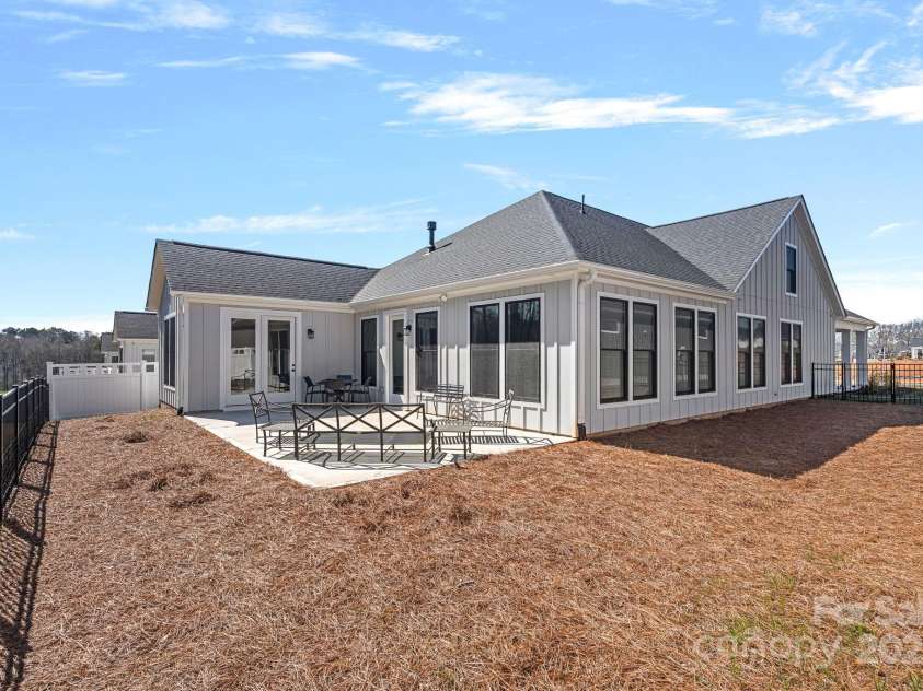 218 Alenda Lux Circle, Mooresville, NC 28115.  MLS# CAR4235396, YatesRealty ID 26739. HUGE COURTYARD