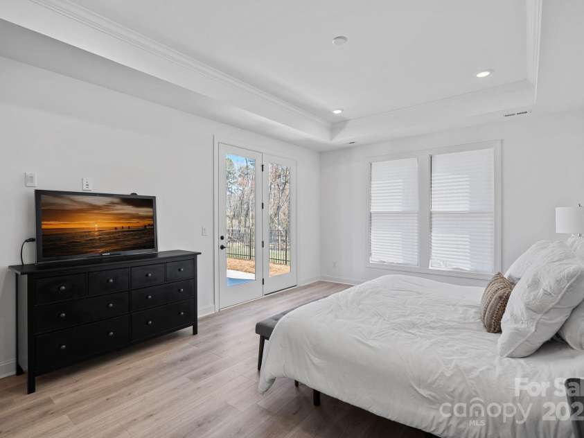 218 Alenda Lux Circle, Mooresville, NC 28115.  MLS# CAR4235396, YatesRealty ID 26739. PRIMARY BEDROOM