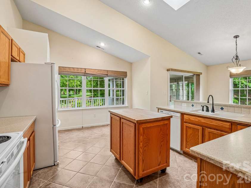 263 Fairway View Drive, Etowah, NC 28729.  MLS# CAR4387888, YatesRealty ID 26739. 
