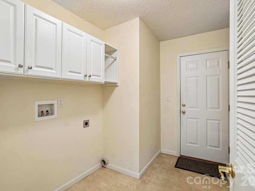 263 Fairway View Drive, Etowah, NC 28729.  MLS# CAR4387888, YatesRealty ID 26739. 
