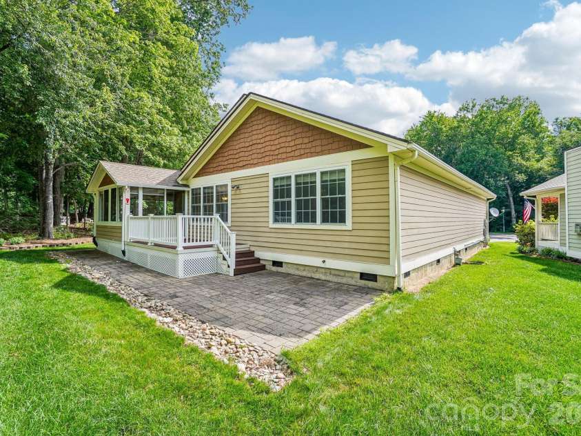263 Fairway View Drive, Etowah, NC 28729.  MLS# CAR4387888, YatesRealty ID 26739. 
