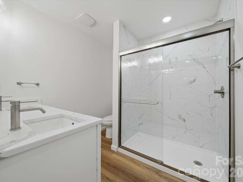 116 39th Avenue Court, Hickory, NC 28601.  MLS# CAR4321566, YatesRealty ID 2674. 