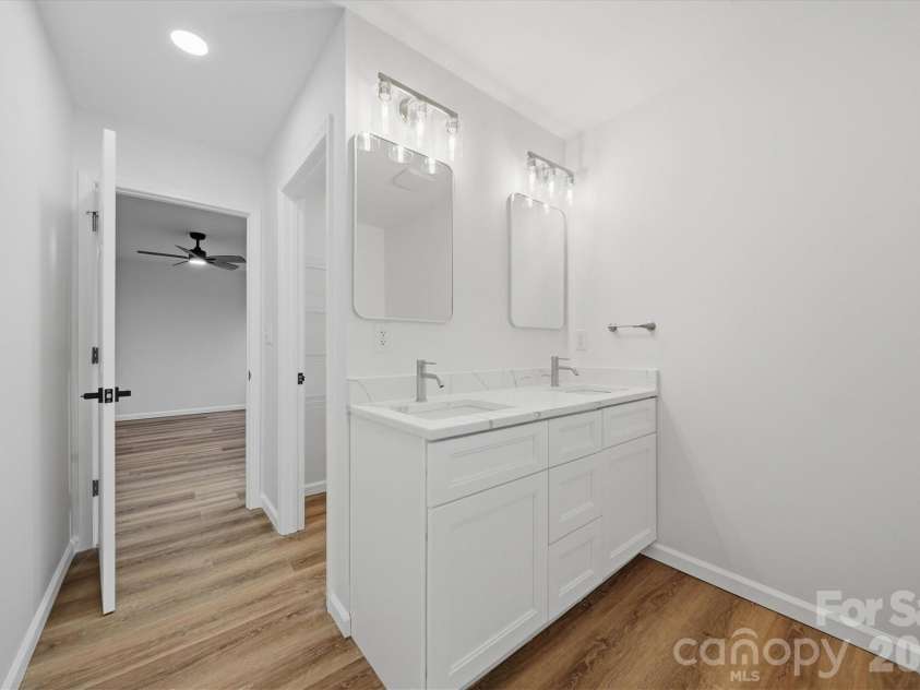 116 39th Avenue Court, Hickory, NC 28601.  MLS# CAR4321566, YatesRealty ID 2674. 