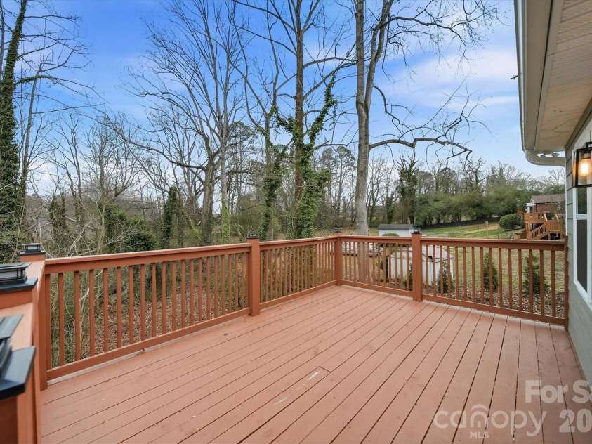 116 39th Avenue Court, Hickory, NC 28601.  MLS# CAR4321566, YatesRealty ID 2674. 