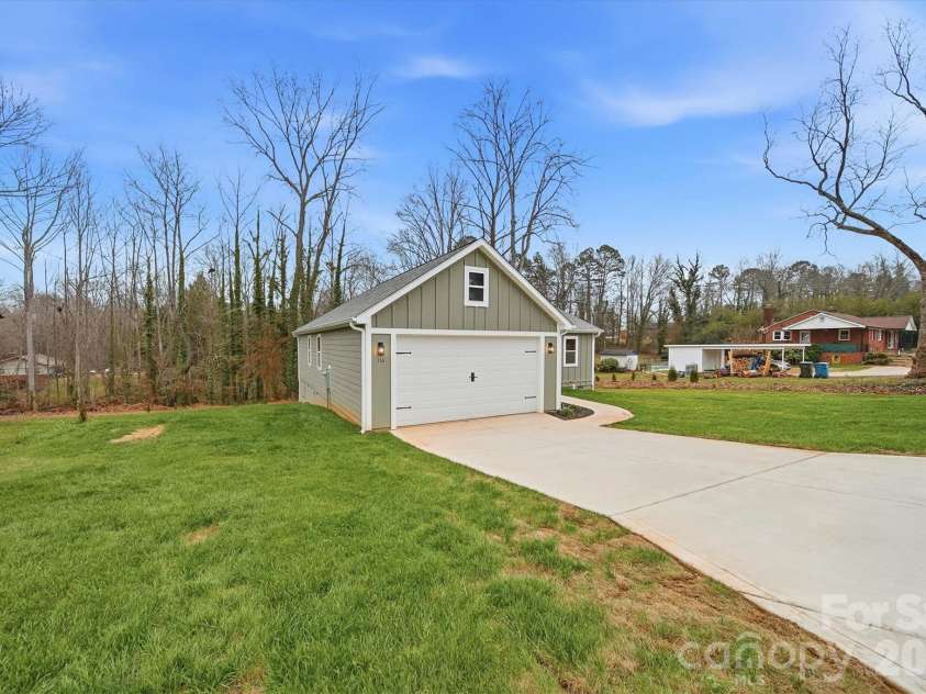 116 39th Avenue Court, Hickory, NC 28601.  MLS# CAR4321566, YatesRealty ID 2674. 