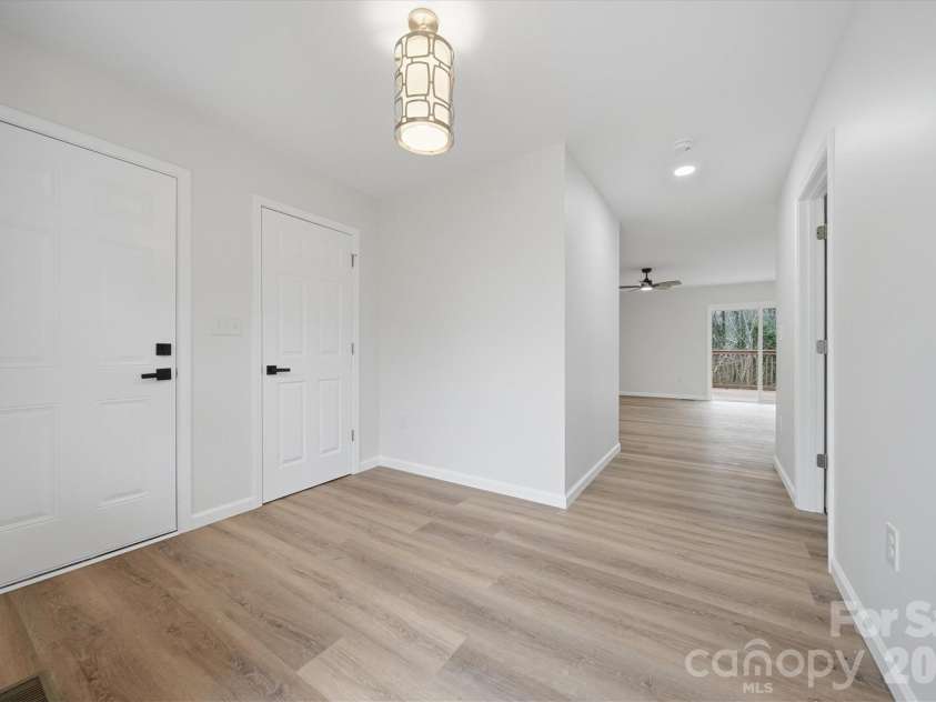 116 39th Avenue Court, Hickory, NC 28601.  MLS# CAR4321566, YatesRealty ID 2674. 