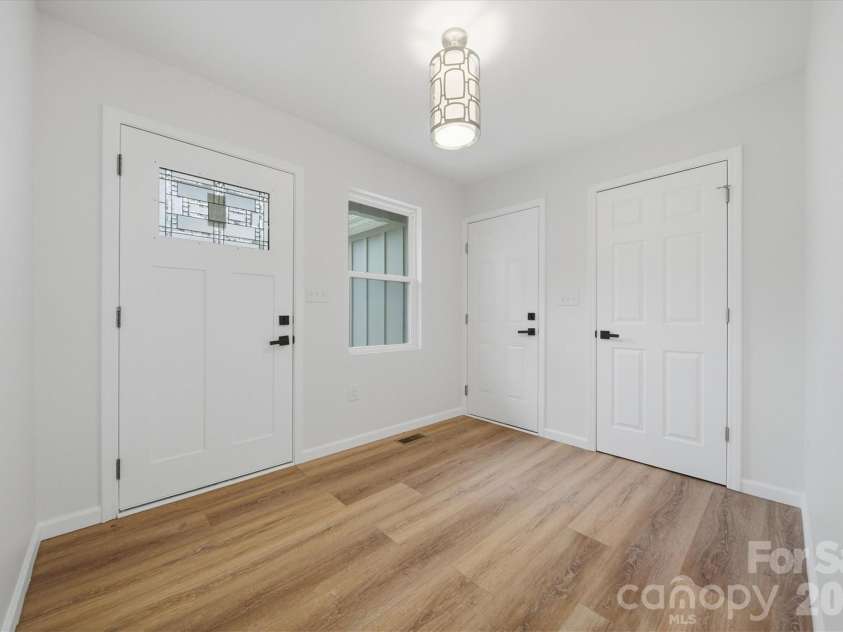 116 39th Avenue Court, Hickory, NC 28601.  MLS# CAR4321566, YatesRealty ID 2674. 