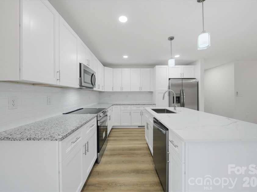 116 39th Avenue Court, Hickory, NC 28601.  MLS# CAR4321566, YatesRealty ID 2674. 