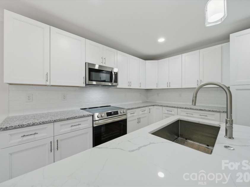 116 39th Avenue Court, Hickory, NC 28601.  MLS# CAR4321566, YatesRealty ID 2674. 