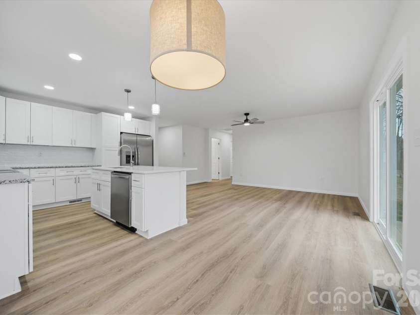 116 39th Avenue Court, Hickory, NC 28601.  MLS# CAR4321566, YatesRealty ID 2674. 