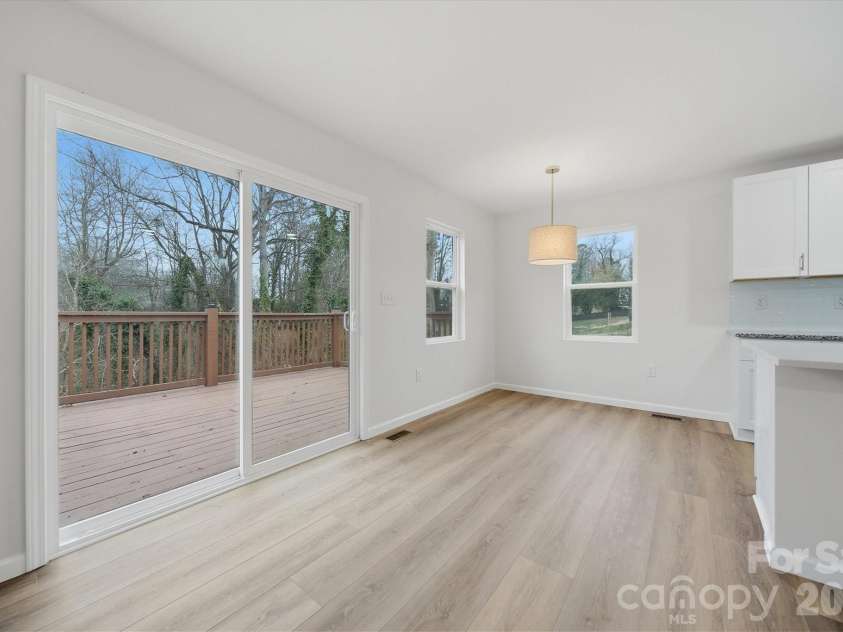 116 39th Avenue Court, Hickory, NC 28601.  MLS# CAR4321566, YatesRealty ID 2674. 