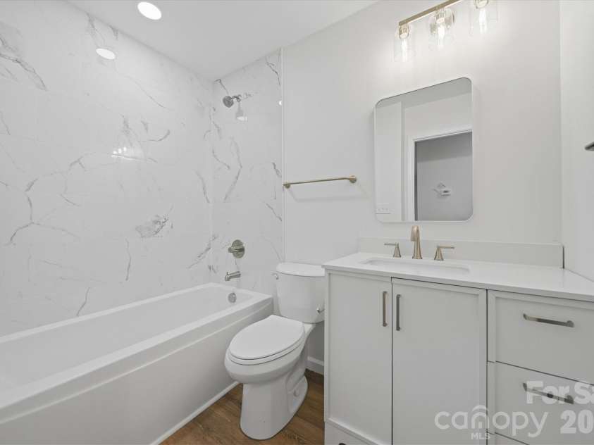 116 39th Avenue Court, Hickory, NC 28601.  MLS# CAR4321566, YatesRealty ID 2674. 