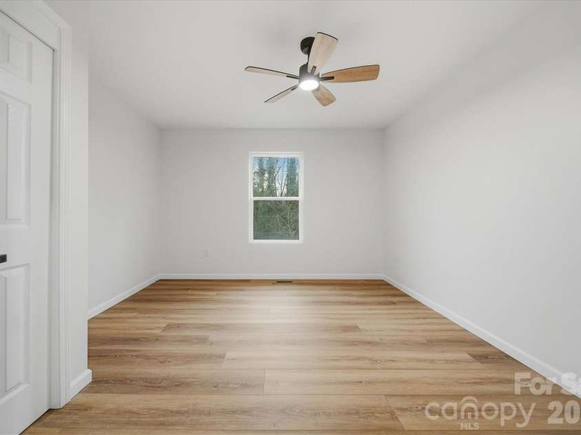 116 39th Avenue Court, Hickory, NC 28601.  MLS# CAR4321566, YatesRealty ID 2674. 