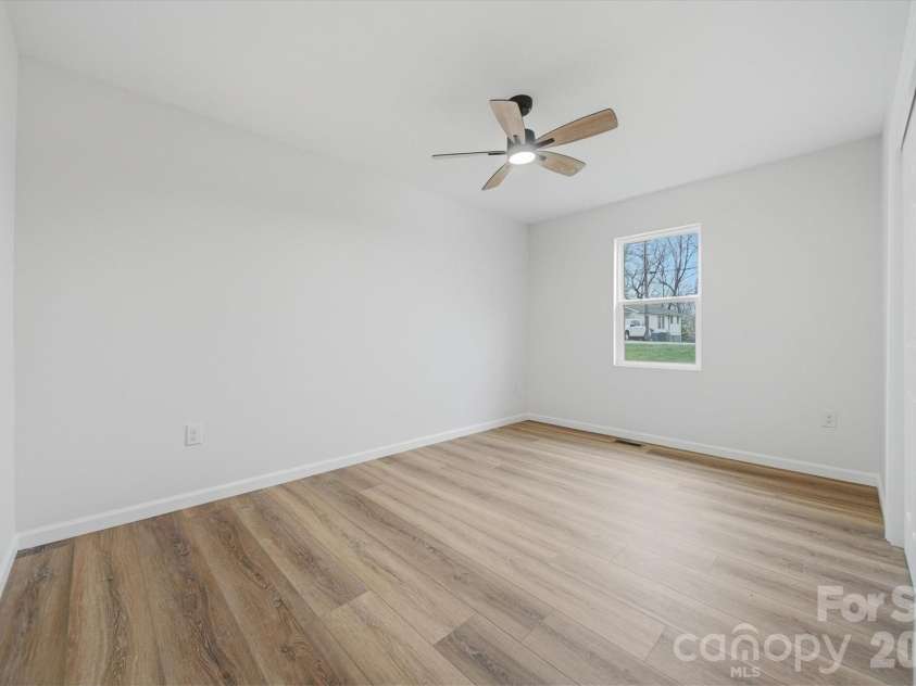 116 39th Avenue Court, Hickory, NC 28601.  MLS# CAR4321566, YatesRealty ID 2674. 