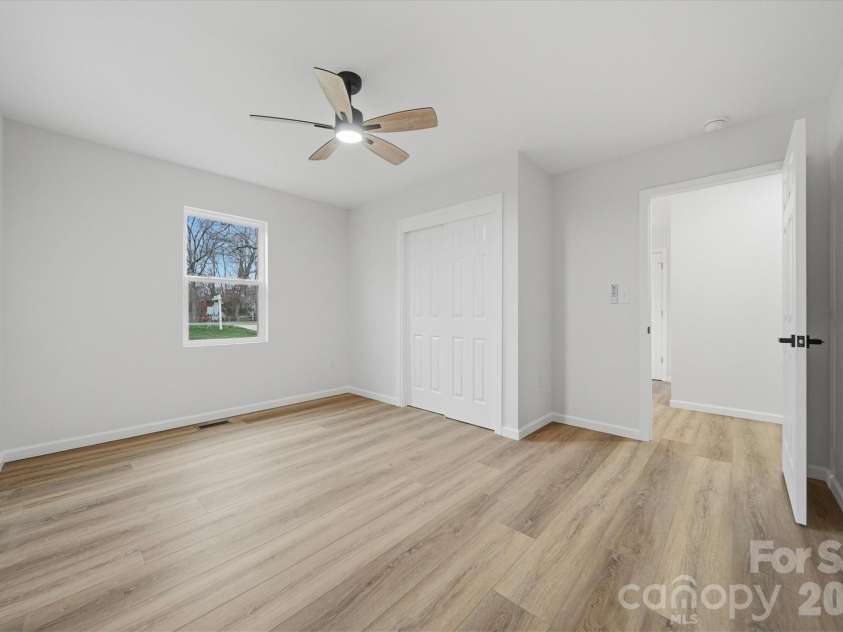 116 39th Avenue Court, Hickory, NC 28601.  MLS# CAR4321566, YatesRealty ID 2674. 