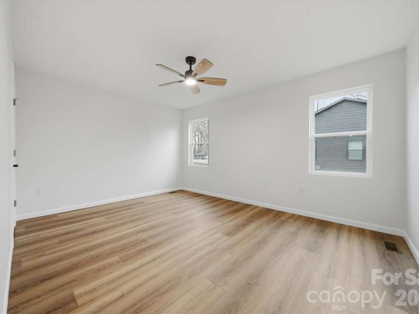 116 39th Avenue Court, Hickory, NC 28601.  MLS# CAR4321566, YatesRealty ID 2674. 