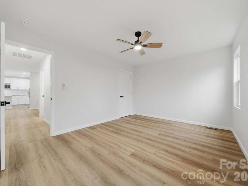 116 39th Avenue Court, Hickory, NC 28601.  MLS# CAR4321566, YatesRealty ID 2674. 