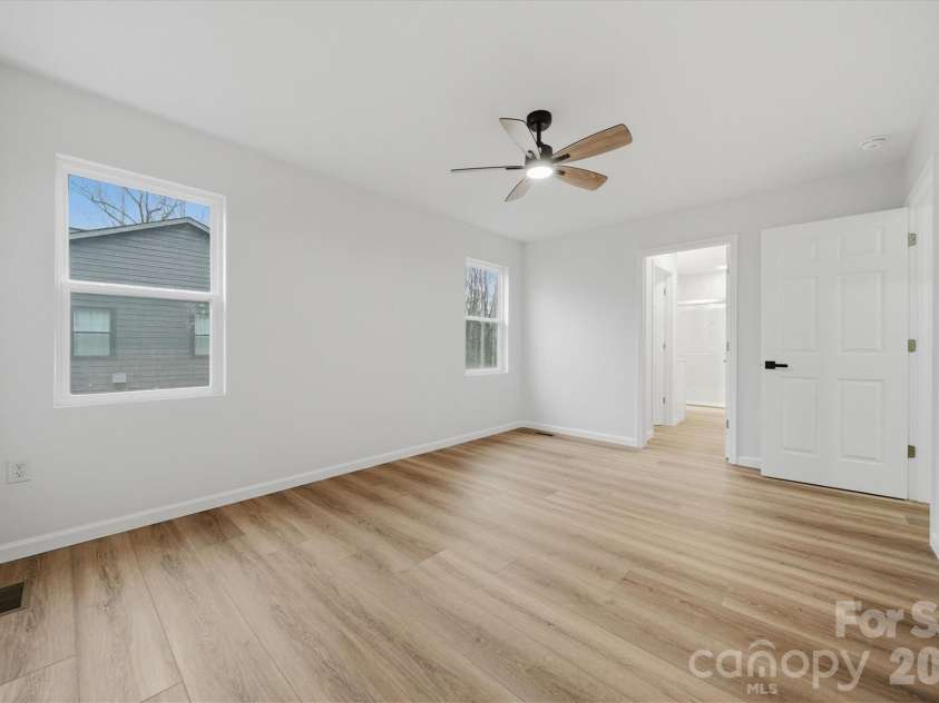 116 39th Avenue Court, Hickory, NC 28601.  MLS# CAR4321566, YatesRealty ID 2674. 