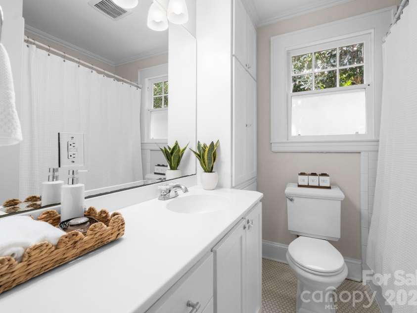 1207 Buchanan Street, Charlotte, NC 28203.  MLS# CAR4335653, YatesRealty ID 2674. Full Bath 