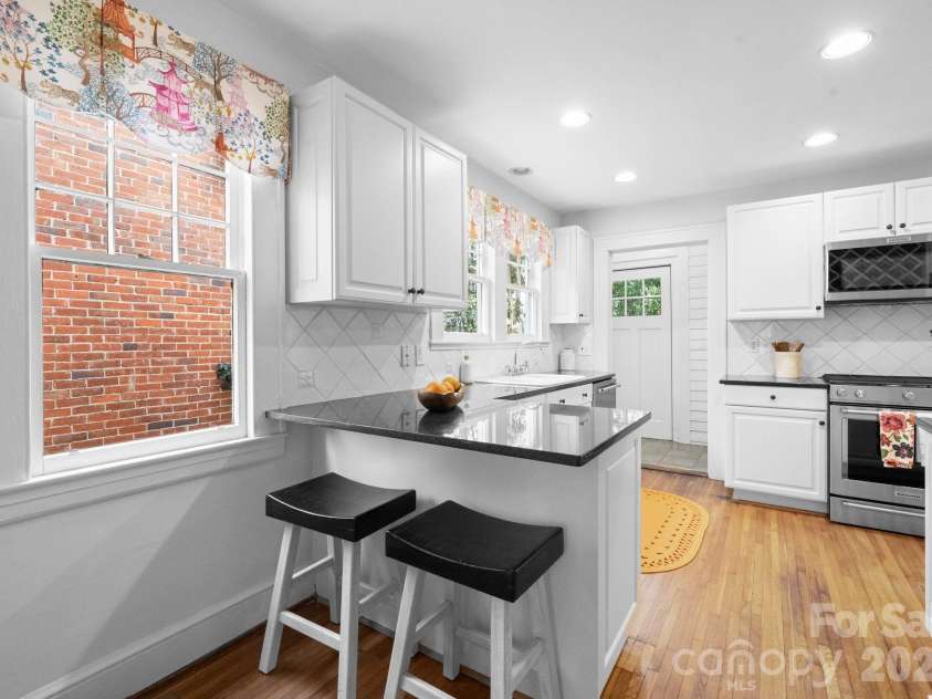 1207 Buchanan Street, Charlotte, NC 28203.  MLS# CAR4335653, YatesRealty ID 2674. Kitchen 