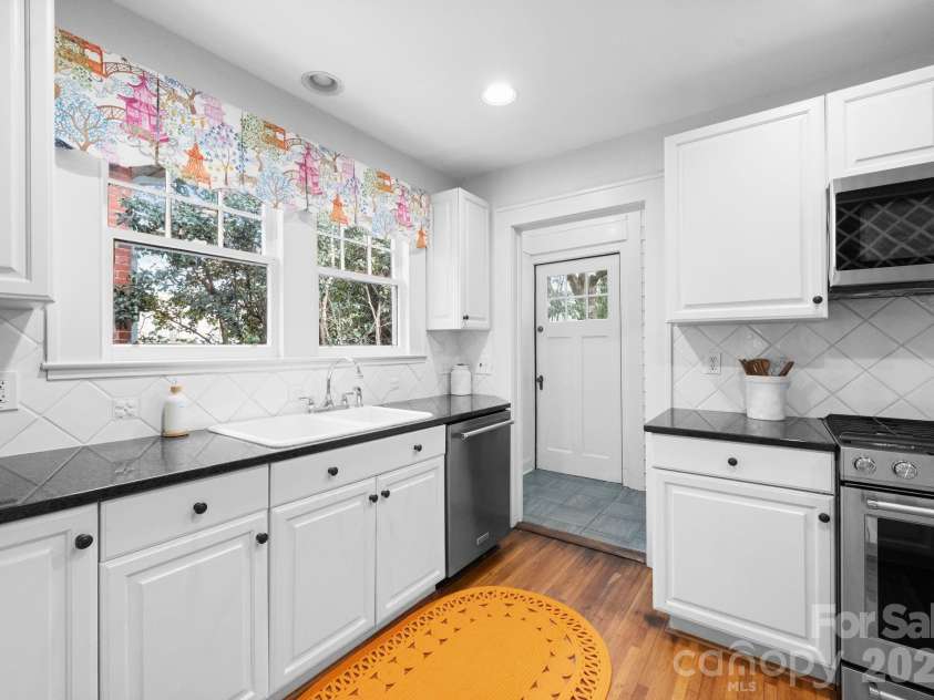 1207 Buchanan Street, Charlotte, NC 28203.  MLS# CAR4335653, YatesRealty ID 2674. Kitchen 