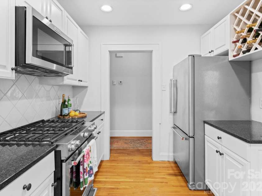 1207 Buchanan Street, Charlotte, NC 28203.  MLS# CAR4335653, YatesRealty ID 2674. Kitchen 