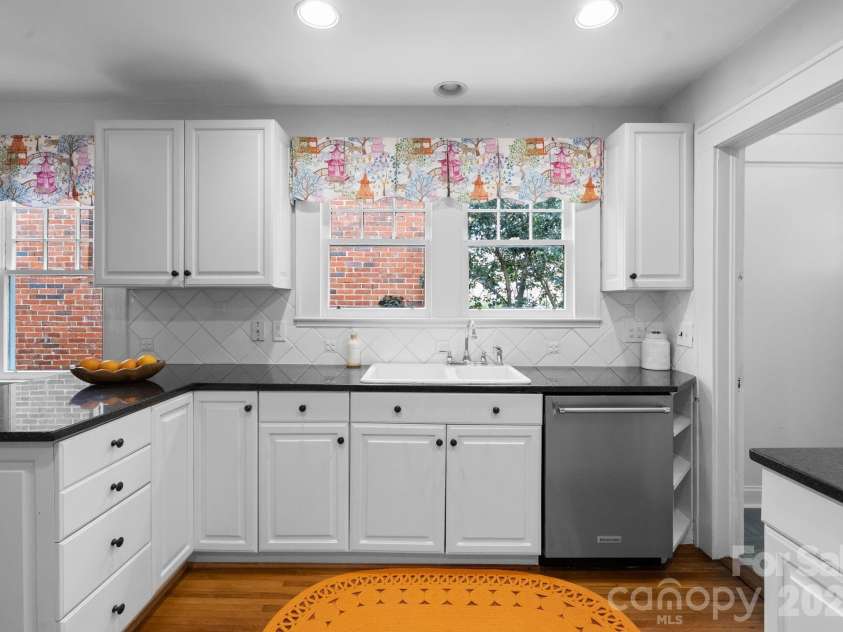 1207 Buchanan Street, Charlotte, NC 28203.  MLS# CAR4335653, YatesRealty ID 2674. Kitchen 