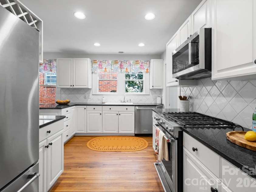 1207 Buchanan Street, Charlotte, NC 28203.  MLS# CAR4335653, YatesRealty ID 2674. Kitchen 