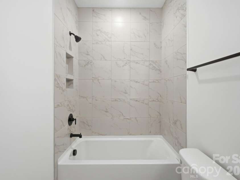 5076 McLaughlin Loop, Waxhaw, NC 28173.  MLS# CAR4334709, YatesRealty ID 26740. Bath 2