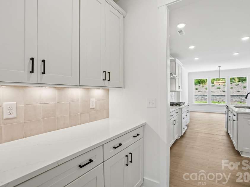 5076 McLaughlin Loop, Waxhaw, NC 28173.  MLS# CAR4334709, YatesRealty ID 26740. Butlers Pantry