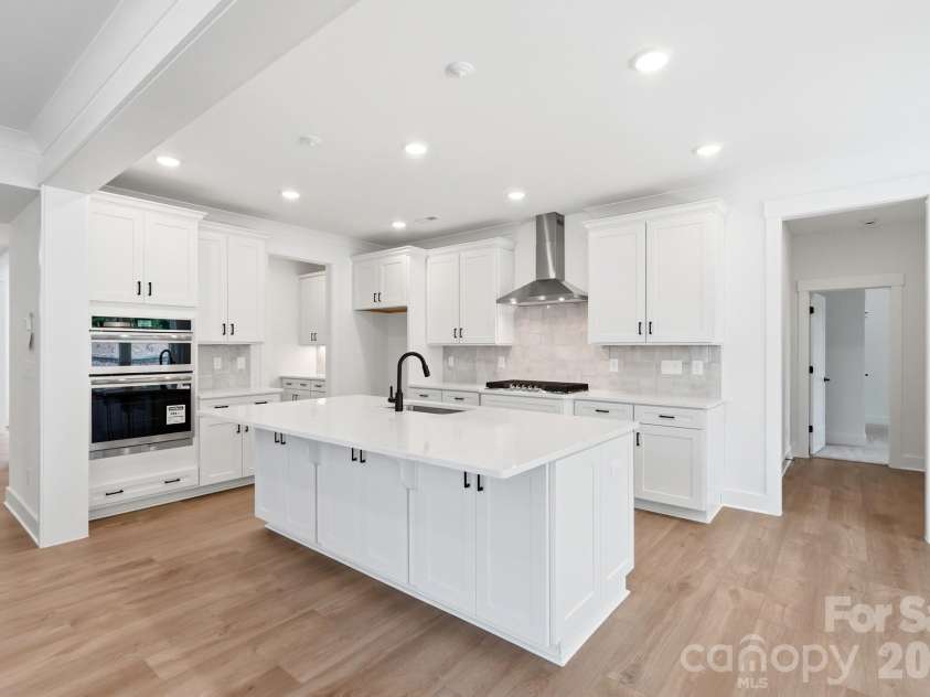 5076 McLaughlin Loop, Waxhaw, NC 28173.  MLS# CAR4334709, YatesRealty ID 26740. Kitchen