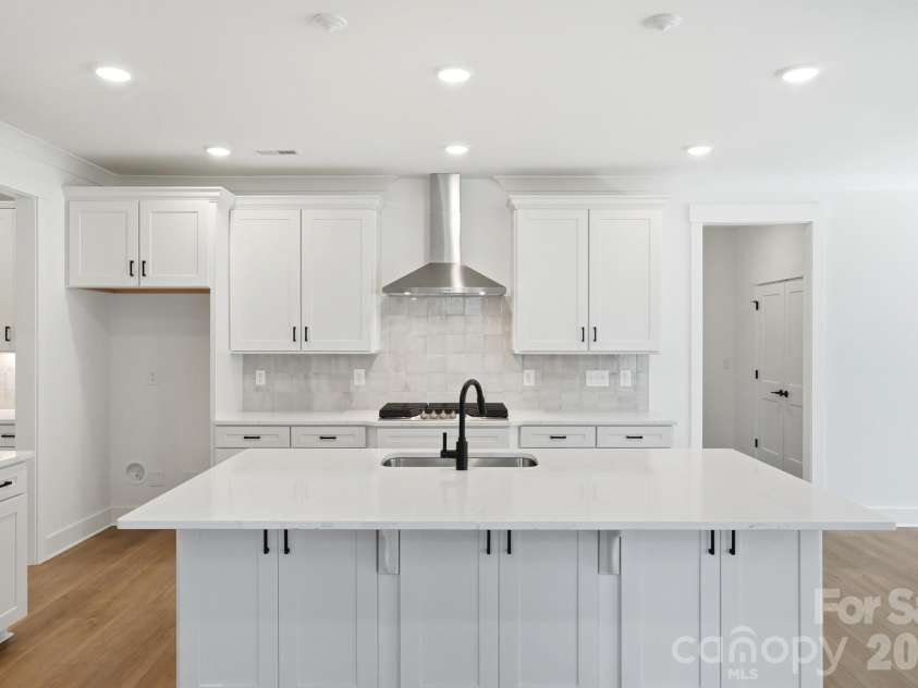 5076 McLaughlin Loop, Waxhaw, NC 28173.  MLS# CAR4334709, YatesRealty ID 26740. Kitchen