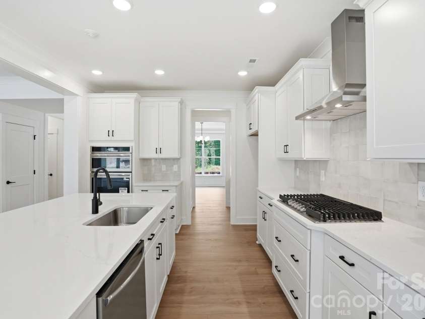 5076 McLaughlin Loop, Waxhaw, NC 28173.  MLS# CAR4334709, YatesRealty ID 26740. Kitchen