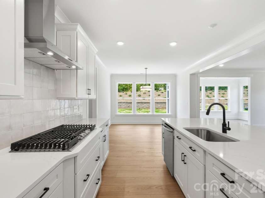 5076 McLaughlin Loop, Waxhaw, NC 28173.  MLS# CAR4334709, YatesRealty ID 26740. Kitchen