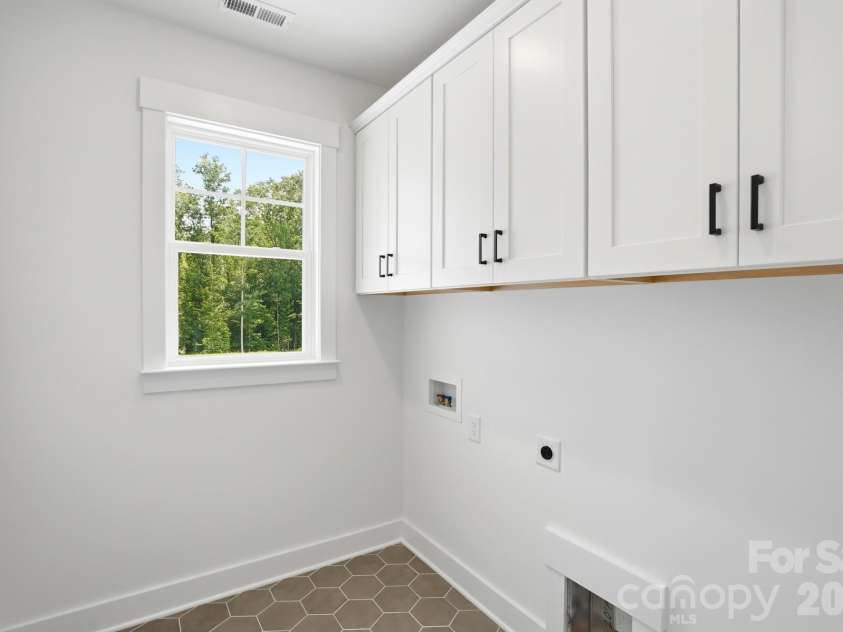 5076 McLaughlin Loop, Waxhaw, NC 28173.  MLS# CAR4334709, YatesRealty ID 26740. Laundry