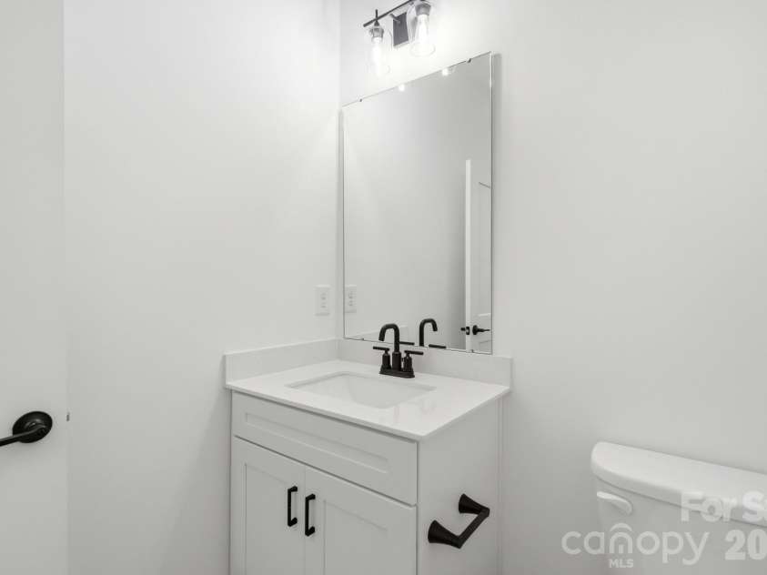 5076 McLaughlin Loop, Waxhaw, NC 28173.  MLS# CAR4334709, YatesRealty ID 26740. Powder Bath