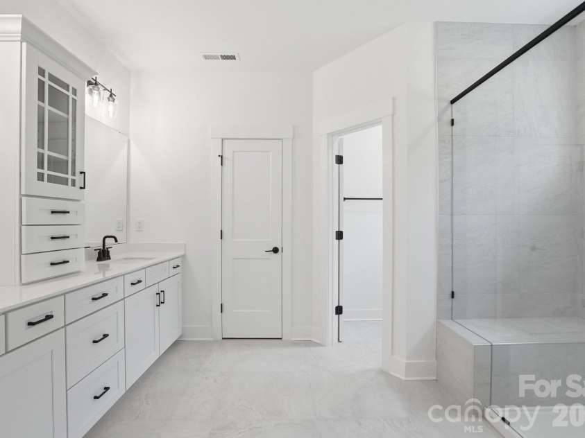 5076 McLaughlin Loop, Waxhaw, NC 28173.  MLS# CAR4334709, YatesRealty ID 26740. Primary Bathroom