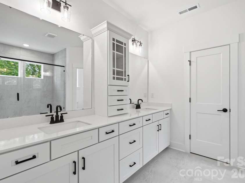5076 McLaughlin Loop, Waxhaw, NC 28173.  MLS# CAR4334709, YatesRealty ID 26740. Primary Bathroom