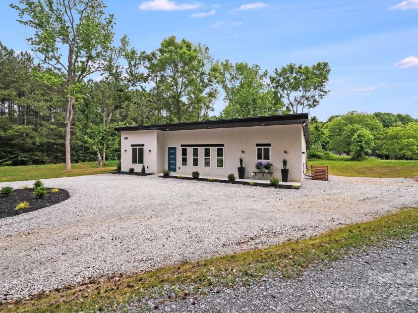 6907 Lancaster Highway, Waxhaw, NC 28173.  MLS# CAR4247480, YatesRealty ID 26742. A charming circular driveway welcomes you home, featuring a beautifully landscaped center island and a convenient parking pad located to the right for extra space and easy access to the side entry.