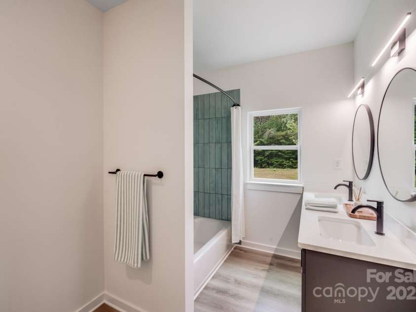 6907 Lancaster Highway, Waxhaw, NC 28173.  MLS# CAR4247480, YatesRealty ID 26742. Conveniently located just to the left of the open-concept kitchen, dining, and living areas — and positioned between the flex space and the secondary bedroom — this full bath is easily accessible for guests. It feature