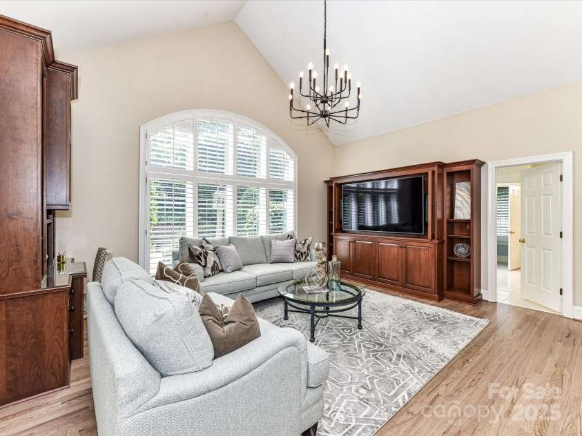 14650 Trading Path Way, Charlotte, NC 28277.  MLS# CAR4249159, YatesRealty ID 26743. Family Room features a vaulted ceiling and HUGE picture window