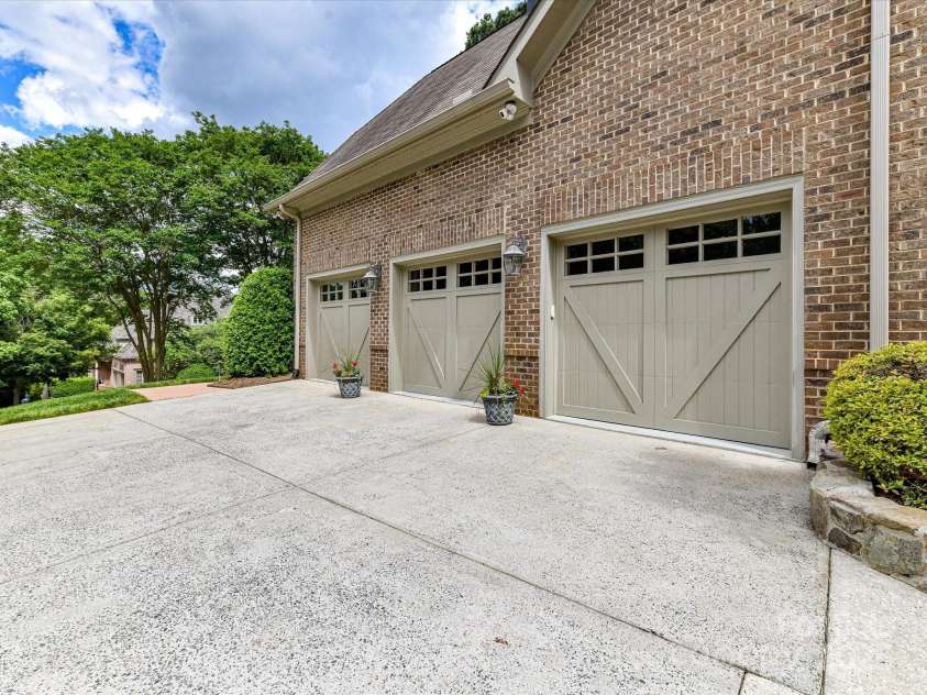 14650 Trading Path Way, Charlotte, NC 28277.  MLS# CAR4249159, YatesRealty ID 26743. Oversized 3+ car garage with extra wide driveway