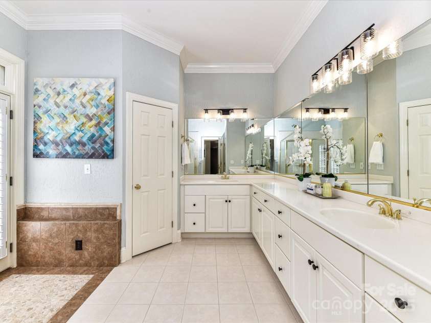 14650 Trading Path Way, Charlotte, NC 28277.  MLS# CAR4249159, YatesRealty ID 26743. Pool bath - direct access to the backyard - also a fabulous Pet SPA!