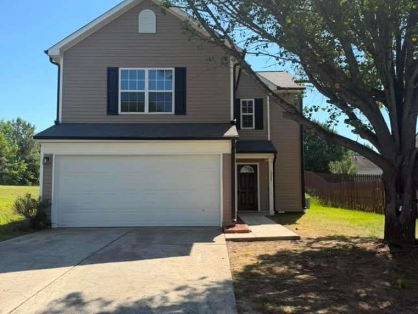 8207 Belmont Stables Drive, Charlotte, NC 28216.  MLS# CAR4384912, YatesRealty ID 26743. 
