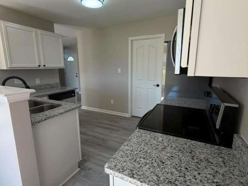 8207 Belmont Stables Drive, Charlotte, NC 28216.  MLS# CAR4384912, YatesRealty ID 26743. 