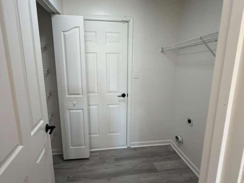 8207 Belmont Stables Drive, Charlotte, NC 28216.  MLS# CAR4384912, YatesRealty ID 26743. 