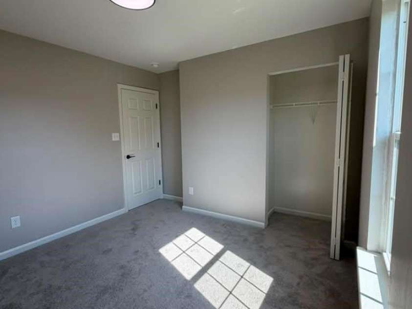 8207 Belmont Stables Drive, Charlotte, NC 28216.  MLS# CAR4384912, YatesRealty ID 26743. 
