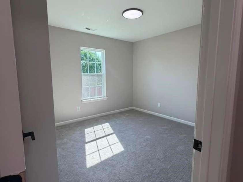 8207 Belmont Stables Drive, Charlotte, NC 28216.  MLS# CAR4384912, YatesRealty ID 26743. 